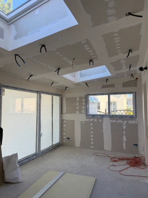 Travaux de plâtrerie et pose de cloisons