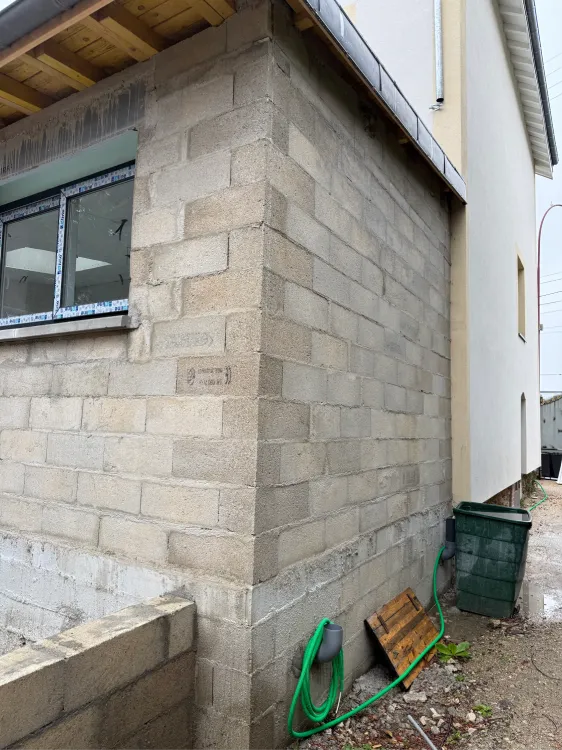 Façade de la maison avant l'isolation thermique
