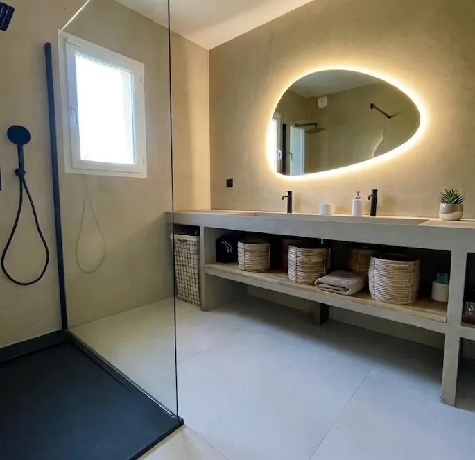 Chantier de rénovation complète de salle de bain à Versailles par l'entreprise ABRP